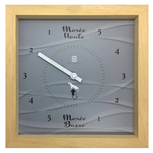 Load image into Gallery viewer, Horloge des Marées « Ar Louet » Cadre vitrine en Bois Noir ou Naturel – Vitre en verre Dimension : 28 cm x 28 cm x 5 cm Mouvement silencieux indicateur de marées.  L’aiguille fait le tour du cadran en 12h 25mm 14 sec. Impression haute résolution anti UV. Accroche murale intégrée. Pile fournie. Garantie 1 an.
