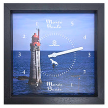 Charger l'image dans la galerie, Horloge à Marées "An Tour-Tan" Cadre vitrine en Bois Noir, Naturel, Blanc ou Bleue  Dimension : 28 cm x 28 cm x 5 cm - Vitre en verre Mouvement silencieux indicateur de marées.  L’aiguille fait le tour du cadran en 12h 25mm 14 sec. Impression haute résolution anti UV. Accroche murale intégrée. Pile fournie. Garantie 1 an.
